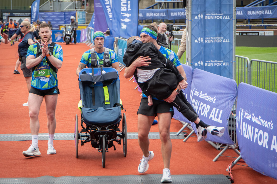 Leed Marathon - Kev carries Rob over finish line