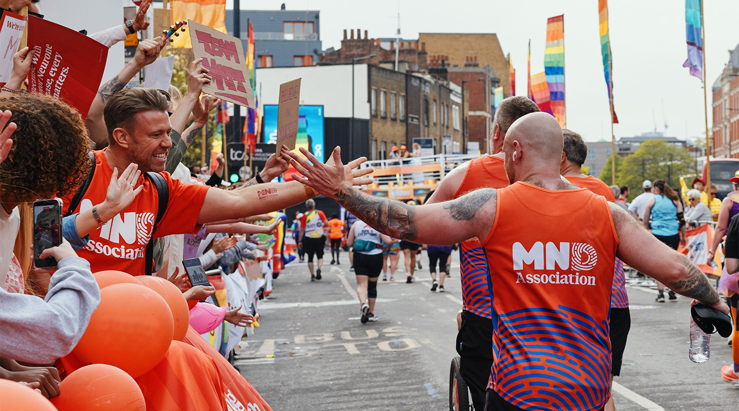 man running the London Marathon wearing a MND association brand top