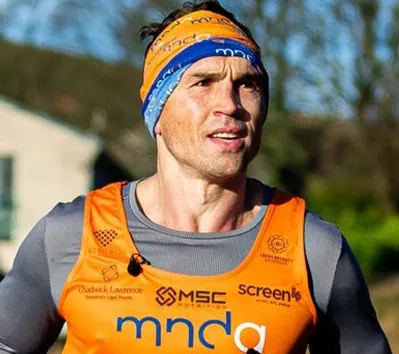 Kevin Sinfield running