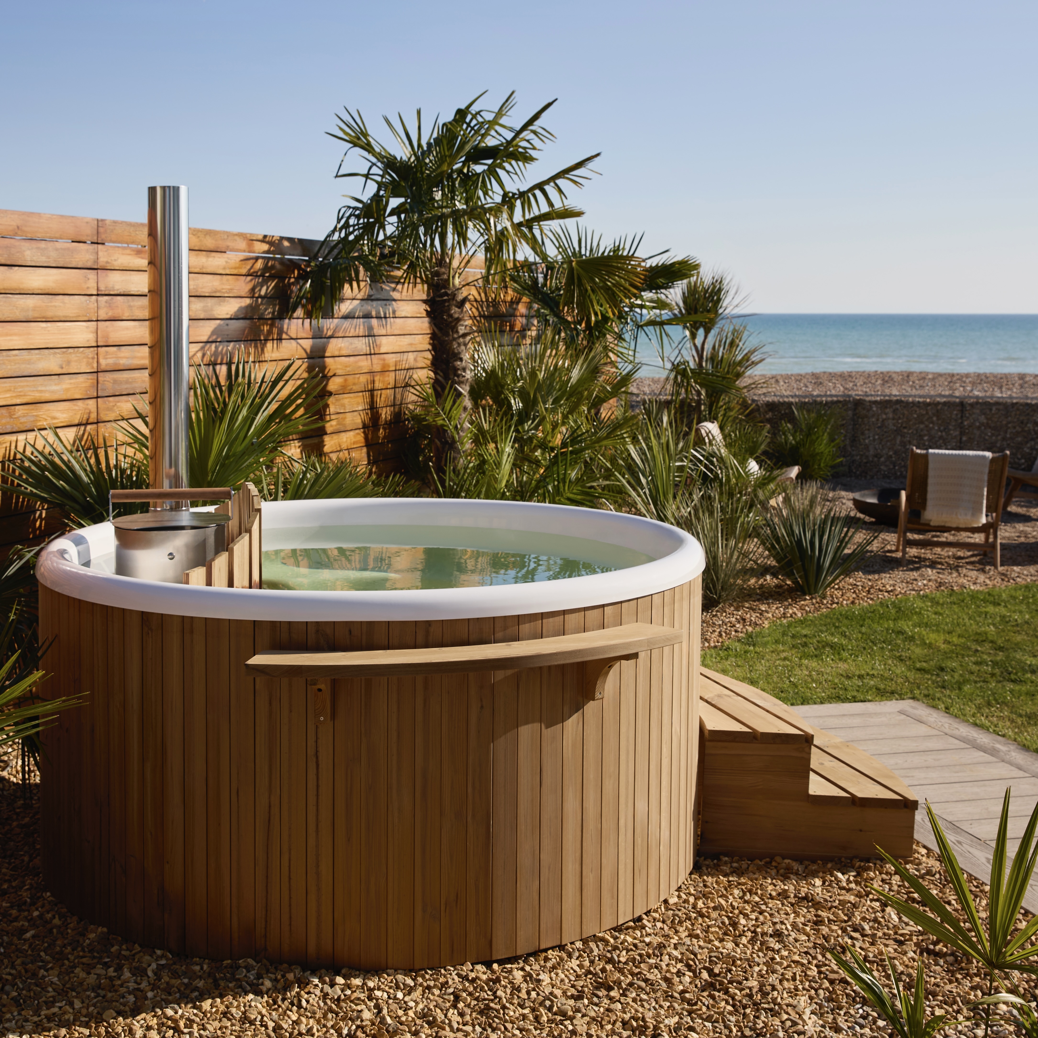 Omaze house hot tub